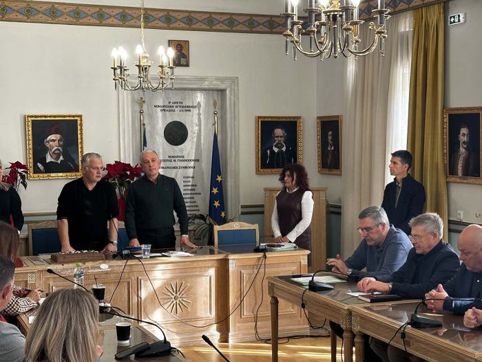 &Sigma;&upsilon;&nu;&epsilon;&delta;&rho;ί&alpha;&sigma;&eta; &tau;&eta;&sigmaf; &Pi;&epsilon;&rho;&iota;&phi;&epsilon;&rho;&epsilon;&iota;&alpha;&kappa;ή&sigmaf; &Epsilon;&pi;&iota;&tau;&rho;&omicron;&pi;ή&sigmaf; &Pi;&epsilon;&lambda;&omicron;&pi;&omicron;&nu;&nu;ή&sigma;&omicron;&upsilon; &ndash; &Alpha;&pi;&omicron;&lambda;&omicron;&gamma;&iota;&sigma;&mu;ό&sigmaf; &kappa;&alpha;&iota; &kappa;&omicron;&pi;ή &pi;&rho;&omega;&tau;&omicron;&chi;&rho;&omicron;&nu;&iota;ά&tau;&iota;&kappa;&eta;&sigmaf; &pi;ί&tau;&alpha;&sigmaf; (&epsilon;&iota;&kappa;ό&nu;&epsilon;&sigmaf;)