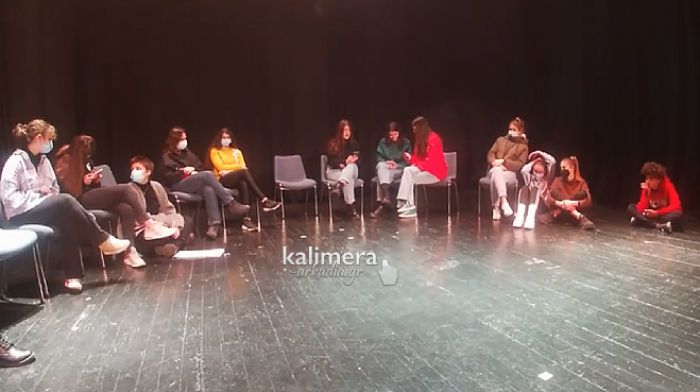 &Eta; &epsilon;&phi;&eta;&beta;&iota;&kappa;ή &mu;&alpha;&theta;&eta;&tau;&iota;&kappa;ή &omicron;&mu;ά&delta;&alpha; &tau;&eta;&sigmaf; &Tau;&rho;ί&pi;&omicron;&lambda;&eta;&sigmaf; &pi;&rho;&omicron;&epsilon;&tau;&omicron;&iota;&mu;ά&zeta;&epsilon;&tau;&alpha;&iota; &gamma;&iota;&alpha; &tau;&omicron; &Phi;&epsilon;&sigma;&tau;&iota;&beta;ά&lambda; &theta;&epsilon;&alpha;&tau;&rho;&iota;&kappa;&omicron;ύ &epsilon;&phi;&eta;&beta;&iota;&kappa;&omicron;ύ &mu;&iota;&omicron;ύ&zeta;&iota;&kappa;&alpha;&lambda;! (vd)