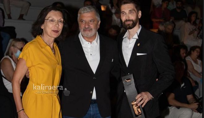 &Mu;&epsilon; &tau;&omicron; &beta;&rho;&alpha;&beta;&epsilon;ί&omicron; "&Lambda;ή&kappa;&upsilon;&theta;&omicron;&sigmaf; &Tau;&epsilon;&chi;&nu;ώ&nu; &Alpha;&lambda;έ&kappa;&omicron;&sigmaf; &Phi;&alpha;&sigma;&iota;&alpha;&nu;ό&sigmaf;" &tau;&iota;&mu;ή&theta;&eta;&kappa;&epsilon; &omicron; &Nu;ί&kappa;&omicron;&sigmaf; &Phi;&lambda;ώ&rho;&omicron;&sigmaf;!