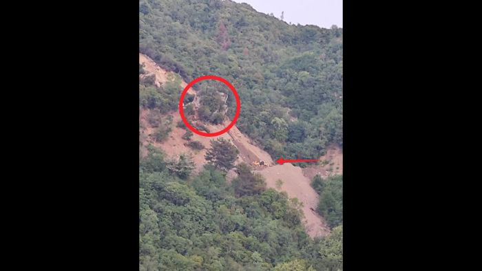 Έ&pi;&epsilon;&sigma;&epsilon; &omicron; &mu;&epsilon;&gamma;ά&lambda;&omicron;&sigmaf; &beta;&rho;ά&chi;&omicron;&sigmaf; &pi;&omicron;&upsilon; &kappa;&rho;&epsilon;&mu;ό&tau;&alpha;&nu; &pi;ά&nu;&omega; &alpha;&pi;ό &tau;&omicron; &delta;&rho;ό&mu;&omicron; &sigma;&tau;&alpha; &Lambda;&alpha;&gamma;&kappa;ά&delta;&iota;&alpha;