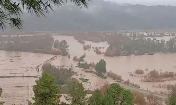 &Upsilon;&pi;&epsilon;&rho;&chi;&epsilon;ί&lambda;&iota;&sigma;&epsilon; &omicron; &Alpha;&lambda;&phi;&epsilon;&iota;ό&sigmaf; &sigma;&tau;&eta;&nu; &Eta;&lambda;&epsilon;ί&alpha;