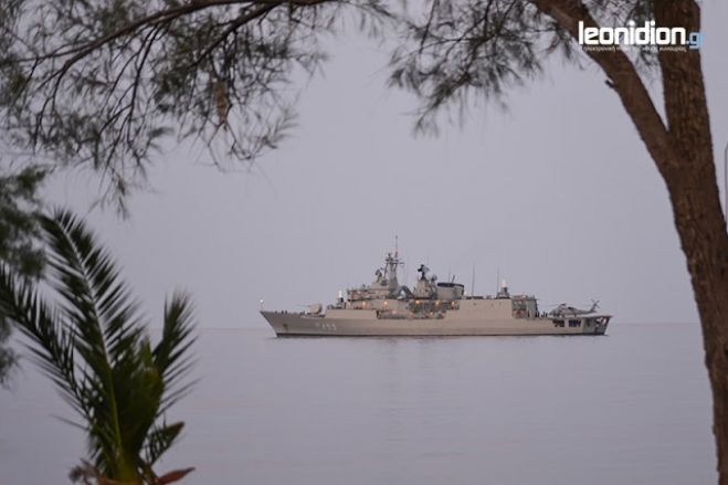 Η Φρεγάτα &quot;Σαλαμίς&quot; στην Πλάκα Λεωνιδίου! (εικόνες)