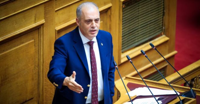 Βελόπουλος για συνθήματα στην παρέλαση: «Τι θέλει να κάνει ο Δένδιας με τον στρατό; “Η Αλίκη στο ναυτικό”»;
