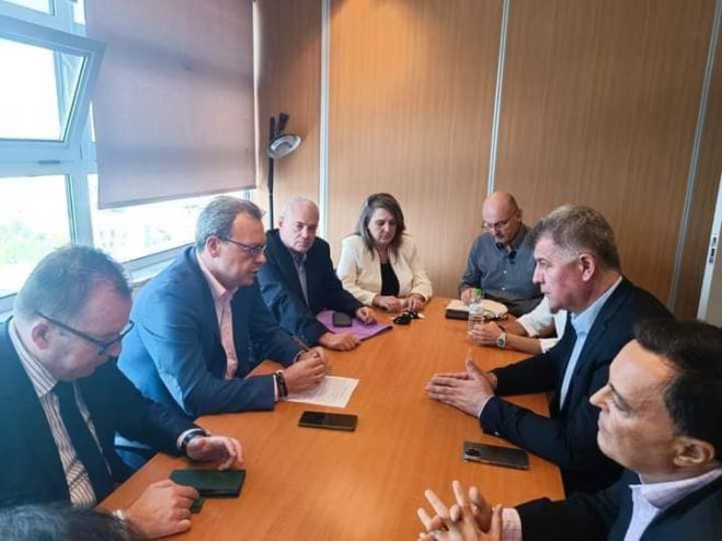 &Sigma;&tau;&omicron;&nu; &Omicron;&Pi;&Epsilon;&Kappa;&Epsilon;&Pi;&Epsilon; &kappa;&lambda;&iota;&mu;ά&kappa;&iota;&omicron; &tau;&omicron;&upsilon; &Sigma;&Upsilon;&Rho;&Iota;&Zeta;&Alpha; &mu;&epsilon; &tau;&omicron;&nu; &Pi;&alpha;&pi;&alpha;&eta;&lambda;&iota;&omicron;ύ