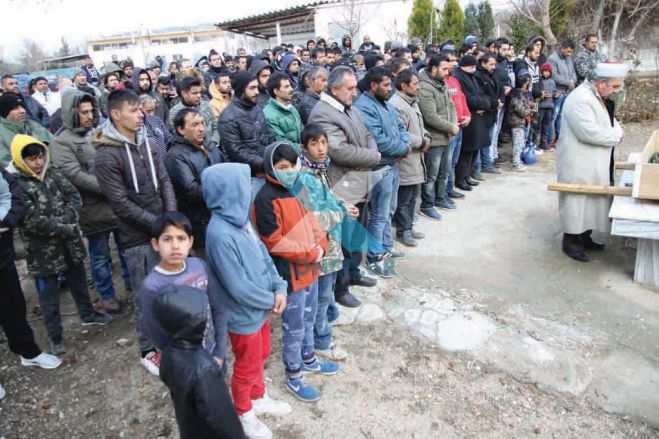 &Rho;ά&gamma;&iota;&sigma;&alpha;&nu; &kappa;&alpha;&rho;&delta;&iota;έ&sigmaf; &sigma;&tau;&eta;&nu; &kappa;&eta;&delta;&epsilon;ί&alpha; &tau;&omicron;&upsilon; 6&chi;&rho;&omicron;&nu;&omicron;&upsilon; &sigma;&tau;&eta;&nu; &Kappa;&omicron;&mu;&omicron;&tau;&eta;&nu;ή ... (vd)
