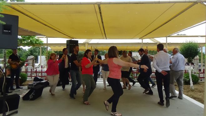 &Omicron; &Epsilon;&mu;&pi;&omicron;&rho;&iota;&kappa;ό&sigmaf; &Sigma;ύ&lambda;&lambda;&omicron;&gamma;&omicron;&sigmaf; &Mu;&epsilon;&gamma;&alpha;&lambda;ό&pi;&omicron;&lambda;&eta;&sigmaf; &tau;ί&mu;&eta;&sigma;&epsilon; &tau;&omicron;&nu; &pi;&rho;&omicron;&sigma;&tau;ά&tau;&eta; &tau;&omicron;&upsilon;, Ά&gamma;&iota;&omicron; &Alpha;&theta;&alpha;&nu;ά&sigma;&iota;&omicron; (vd)