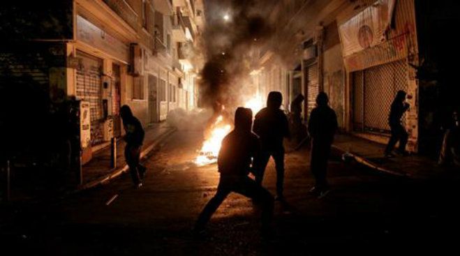 Βανδαλισμοί λεηλασίες και πανω απο 250 προσαγωγές σε όλη την Ελλάδα