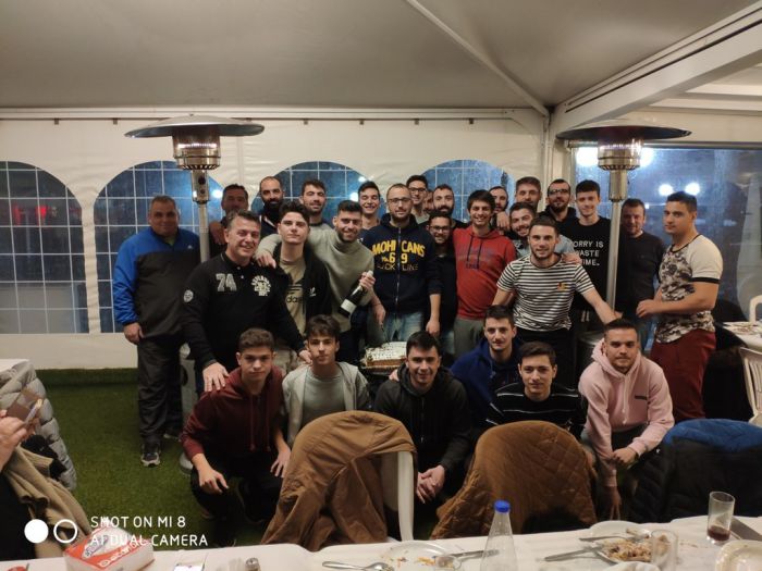 &Omicron; &Pi;&alpha;&nu;&theta;&upsilon;&rho;&epsilon;&alpha;&tau;&iota;&kappa;ό&sigmaf; έ&kappa;&omicron;&psi;&epsilon; &tau;&eta;&nu; &pi;ί&tau;&alpha; &tau;&omicron;&upsilon; &gamma;&iota;&alpha; &tau;&omicron; 2019 (&epsilon;&iota;&kappa;ό&nu;&epsilon;&sigmaf;)