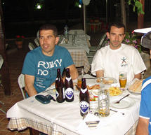 &Tau;&rho;ί&pi;&omicron;&lambda;&eta; - &Phi;ί&lambda;&alpha;&theta;&lambda;&omicron;&iota; &tau;&eta;&sigmaf; &Epsilon;&theta;&nu;&iota;&kappa;ή&sigmaf; &pi;&alpha;&rho;&alpha;&kappa;&omicron;&lambda;&omicron;ύ&theta;&eta;&sigma;&alpha;&nu; &tau;&omicron; &mu;&alpha;&tau;&sigmaf; &mu;&epsilon; &tau;&eta; &Gamma;&epsilon;&rho;&mu;&alpha;&nu;ί&alpha;! (video)