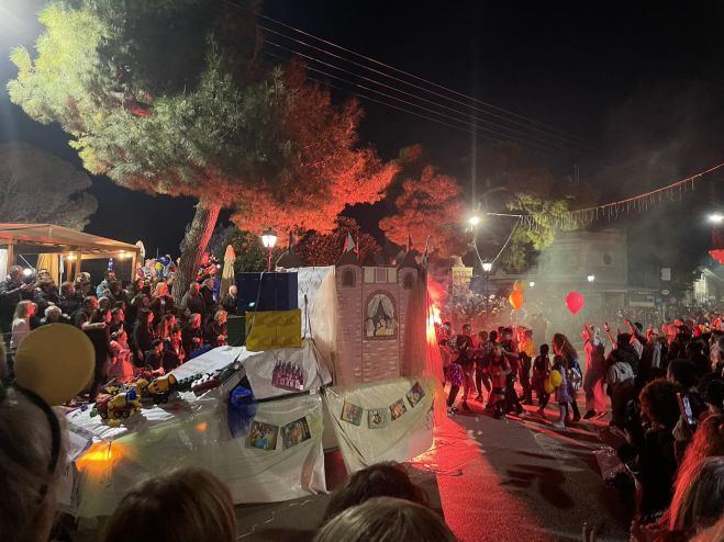 &Xi;&epsilon;&phi;ά&nu;&tau;&omega;&mu;&alpha; &sigma;&tau;&omicron; &Alpha;&sigma;&tau;&rho;&iota;&nu;ό &Kappa;&alpha;&rho;&nu;&alpha;&beta;ά&lambda;&iota;!