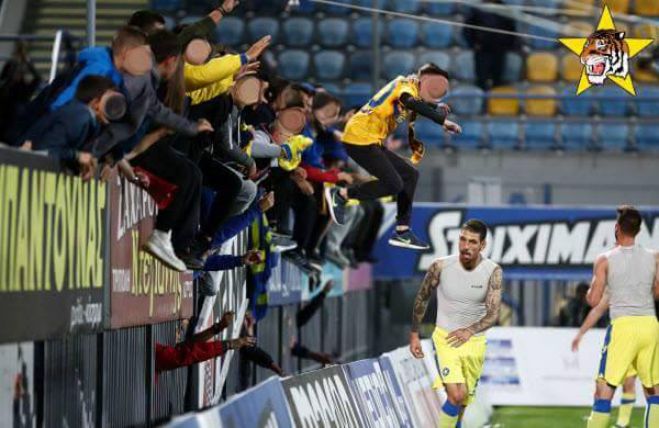Tigers: "&Tau;&rho;έ&lambda;&alpha; &sigma;&tau;&eta;&nu; &kappa;&epsilon;&rho;&kappa;ί&delta;&alpha;, &tau;&rho;έ&lambda;&alpha; &kappa;&alpha;&iota; &sigma;&tau;&omicron; &gamma;ή&pi;&epsilon;&delta;&omicron;"