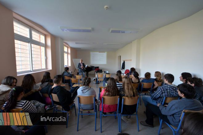 &Tau;&rho;ί&pi;&omicron;&lambda;&eta; - &Epsilon;&rho;&gamma;&alpha;&sigma;ί&epsilon;&sigmaf; &alpha;&pi;ό &mu;&alpha;&theta;&eta;&tau;έ&sigmaf; &gamma;&iota;&alpha; &tau;&eta;&nu; "&Pi;&omicron;&lambda;&iota;&tau;&iota;&sigma;&tau;&iota;&kappa;ή &Pi;&rho;&omega;&tau;&epsilon;ύ&omicron;&upsilon;&sigma;&alpha;"