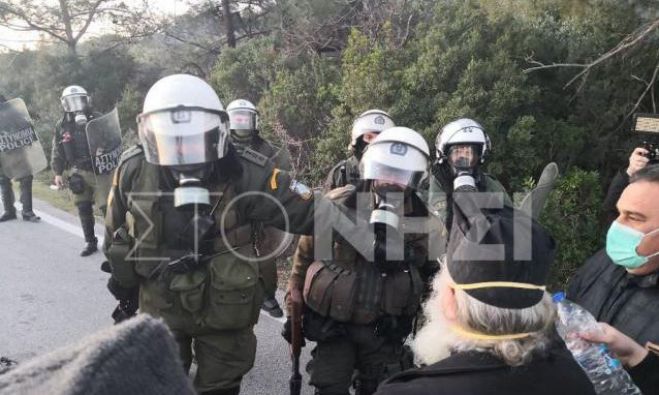 &Mu;&Alpha;&Tau; &sigma;&epsilon; &kappa;&alpha;&tau;&omicron;ί&kappa;&omicron;&upsilon;&sigmaf; &Lambda;έ&sigma;&beta;&omicron;&upsilon;: &laquo;&Gamma;&kappa;&alpha;&sigma;&mu;ά&delta;&epsilon;&sigmaf;, &Tau;&omicron;&upsilon;&rho;&kappa;ό&sigma;&pi;&omicron;&rho;&omicron;&iota;, &theta;&alpha; &sigma;&alpha;&sigmaf; &gamma;@@@@&sigma;&omicron;&upsilon;&mu;&epsilon;&raquo;