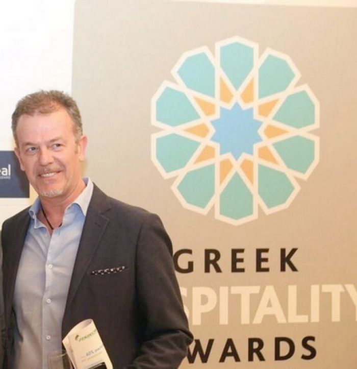 &Kappa;. &Mu;&alpha;&rho;&iota;&nu;ά&kappa;&omicron;&sigmaf;: "&Pi;&rho;έ&pi;&epsilon;&iota; &nu;&alpha; &alpha;&nu;&alpha;&zeta;&eta;&tau;ή&sigma;&omicron;&upsilon;&mu;&epsilon; &tau;&omicron;&upsilon;&rho;&iota;&sigma;&tau;&iota;&kappa;έ&sigmaf; &rho;&omicron;έ&sigmaf; &alpha;&pi;ό &mu;&alpha;&kappa;&rho;&iota;&nu;έ&sigmaf; &alpha;&gamma;&omicron;&rho;έ&sigmaf;"