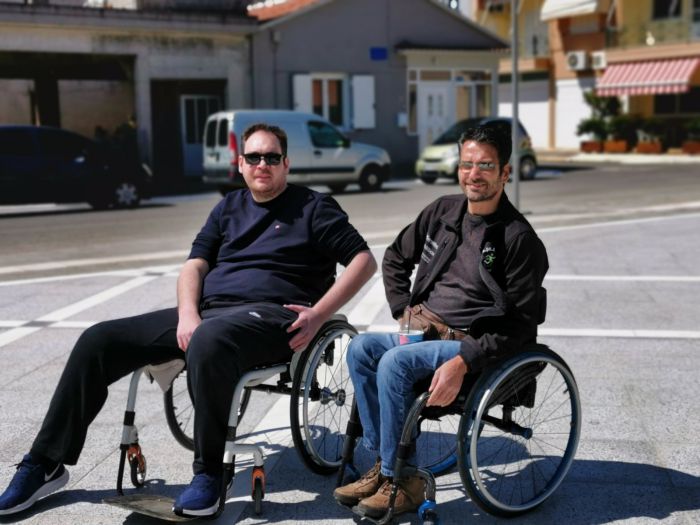 &Omicron;&iota; &epsilon;&nu;&sigma;&tau;ά&sigma;&epsilon;&iota;&sigmaf; &tau;&omega;&nu; &Alpha;&mu;&epsilon;&alpha; &epsilon;&nu; &Delta;&rho;ά&sigma;&epsilon;&iota; &gamma;&iota;&alpha; &tau;&eta;&nu; &pi;&rho;ό&sigma;&beta;&alpha;&sigma;&eta; &sigma;&tau;&eta;&nu; &pi;&lambda;&alpha;&tau;&epsilon;ί&alpha; &sigma;&upsilon;&nu;&omicron;&iota;&kappa;&iota;&sigma;&mu;&omicron;ύ &Kappa;&omicron;&lambda;&omicron;&kappa;&omicron;&tau;&rho;ώ&nu;&eta; (vd)