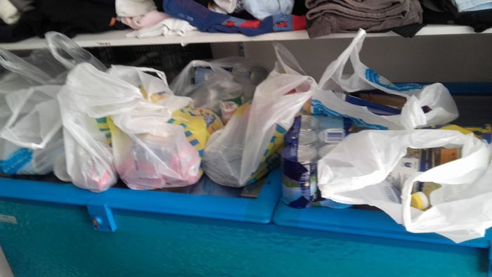 &Gamma;&iota;&alpha; &nu;&alpha; &mu;&eta;&nu; &pi;&epsilon;&iota;&nu;ά&sigma;&epsilon;&iota; &kappa;&alpha;&nu;&epsilon;ί&sigmaf; .. &Nu;έ&alpha; &pi;&rho;&omicron;&sigma;&phi;&omicron;&rho;ά &sigma;&tau;&omicron; "&Kappa;&alpha;&lambda;ά&theta;&iota; &tau;&omicron;&upsilon; &Pi;&tau;&omega;&chi;&omicron;ύ &Alpha;&delta;&epsilon;&lambda;&phi;&omicron;ύ"