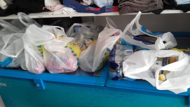 &Gamma;&iota;&alpha; &nu;&alpha; &mu;&eta;&nu; &pi;&epsilon;&iota;&nu;ά&sigma;&epsilon;&iota; &kappa;&alpha;&nu;&epsilon;ί&sigmaf; .. &Nu;έ&alpha; &pi;&rho;&omicron;&sigma;&phi;&omicron;&rho;ά &sigma;&tau;&omicron; "&Kappa;&alpha;&lambda;ά&theta;&iota; &tau;&omicron;&upsilon; &Pi;&tau;&omega;&chi;&omicron;ύ &Alpha;&delta;&epsilon;&lambda;&phi;&omicron;ύ"