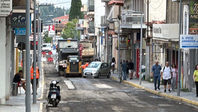 Τρίπολη | Ξεκίνησαν οι εργασίες ασφαλτρόστρωσης στην οδό Ελευθερίου Βενιζέλου (εικόνες)