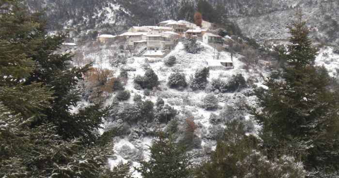 &quot;Πασπαλισμένο&quot; από χιόνι και το Δυρράχι Μεγαλόπολης! (εικόνες)