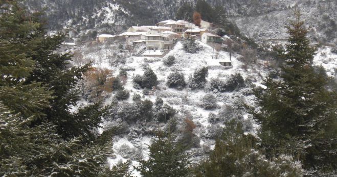 &quot;Πασπαλισμένο&quot; από χιόνι και το Δυρράχι Μεγαλόπολης! (εικόνες)