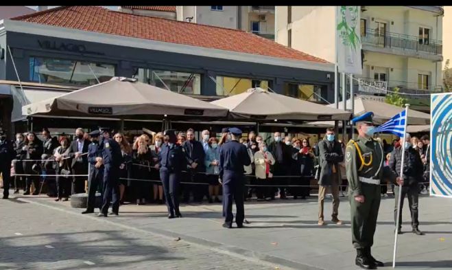 Live &eta; &pi;&alpha;&rho;έ&lambda;&alpha;&sigma;&eta; &sigma;&tau;&eta;&nu; &Tau;&rho;ί&pi;&omicron;&lambda;&eta; &gamma;&iota;&alpha; &tau;&eta;&nu; "28&eta; &Omicron;&kappa;&tau;&omega;&beta;&rho;ί&omicron;&upsilon;"