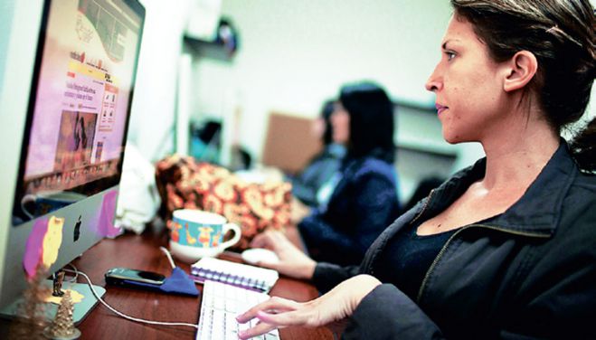 &Mu;&epsilon; &delta;&alpha;&kappa;&tau;&upsilon;&lambda;&iota;&kappa;ό &alpha;&pi;&omicron;&tau;ύ&pi;&omega;&mu;&alpha; &sigma;&tau;&iota;&sigmaf; &delta;&omicron;&upsilon;&lambda;&epsilon;&iota;έ&sigmaf; &tau;&omicron;&upsilon;&sigmaf; &omicron;&iota; &delta;&eta;&mu;ό&sigma;&iota;&omicron;&iota; &upsilon;&pi;ά&lambda;&lambda;&eta;&lambda;&omicron;&iota; &sigma;&tau;&eta;&nu; &Iota;&tau;&alpha;&lambda;ί&alpha;!