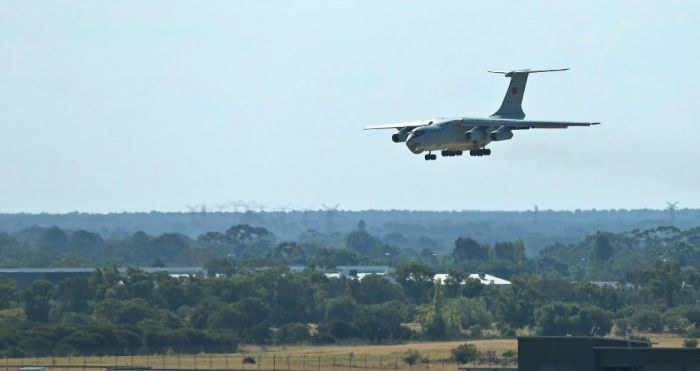 &Tau;&alpha; &iota;&pi;&tau;ά&mu;&epsilon;&nu;&alpha; &rho;&omega;&sigma;&iota;&kappa;ά &tau;ά&nu;&kappa;&epsilon;&rho; Ilyushin Il-76 &sigma;&tau;&eta; &mu;ά&chi;&eta; &kappa;&alpha;&tau;ά &tau;&omega;&nu; &pi;&upsilon;&rho;&kappa;&alpha;&gamma;&iota;ώ&nu; &sigma;&tau;&eta;&nu; &Epsilon;&lambda;&lambda;ά&delta;&alpha; - &laquo;&Epsilon;ί&nu;&alpha;&iota; &sigma;&alpha;&nu; &nu;&alpha; &rho;ί&chi;&nu;&omicron;&upsilon;&nu; &mu;&alpha;&zeta;ί 8 &delta;&iota;&kappa;ά &mu;&alpha;&sigmaf; &Kappa;&alpha;&nu;&alpha;&nu;&tau;έ&rho;&raquo;!