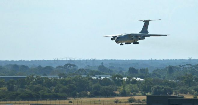 &Tau;&alpha; &iota;&pi;&tau;ά&mu;&epsilon;&nu;&alpha; &rho;&omega;&sigma;&iota;&kappa;ά &tau;ά&nu;&kappa;&epsilon;&rho; Ilyushin Il-76 &sigma;&tau;&eta; &mu;ά&chi;&eta; &kappa;&alpha;&tau;ά &tau;&omega;&nu; &pi;&upsilon;&rho;&kappa;&alpha;&gamma;&iota;ώ&nu; &sigma;&tau;&eta;&nu; &Epsilon;&lambda;&lambda;ά&delta;&alpha; - &laquo;&Epsilon;ί&nu;&alpha;&iota; &sigma;&alpha;&nu; &nu;&alpha; &rho;ί&chi;&nu;&omicron;&upsilon;&nu; &mu;&alpha;&zeta;ί 8 &delta;&iota;&kappa;ά &mu;&alpha;&sigmaf; &Kappa;&alpha;&nu;&alpha;&nu;&tau;έ&rho;&raquo;!