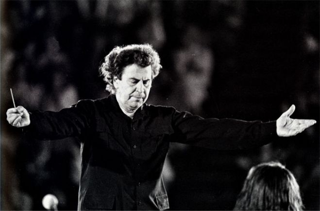 &Mu;ί&kappa;&eta;&sigmaf; &Theta;&epsilon;&omicron;&delta;&omega;&rho;ά&kappa;&eta;&sigmaf;: &Eta; &Tau;&rho;ί&pi;&omicron;&lambda;&eta; &kappa;&alpha;&iota; &eta; &Kappa;&alpha;&sigma;&sigma;&iota;ά&nu;&eta;