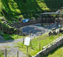 &Pi;&omicron;&iota;&omicron;&iota; &pi;&rho;&omicron;&sigma;&lambda;&alpha;&mu;&beta;ά&nu;&omicron;&nu;&tau;&alpha;&iota; &sigma;&tau;&omicron; &alpha;&rho;&chi;&alpha;ί&omicron; &theta;έ&alpha;&tau;&rho;&omicron; &Mu;&epsilon;&gamma;&alpha;&lambda;ό&pi;&omicron;&lambda;&eta;&sigmaf;