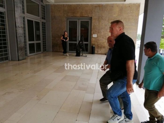 &Theta;&epsilon;&sigma;&sigma;&alpha;&lambda;&omicron;&nu;ί&kappa;&eta; | &Pi;&rho;&omicron;&phi;&upsilon;&lambda;&alpha;&kappa;&iota;&sigma;&tau;έ&omicron;&sigmaf; o 76&chi;&rho;&omicron;&nu;&omicron;&sigmaf; &pi;&omicron;&upsilon; &kappa;&alpha;&tau;&eta;&gamma;&omicron;&rho;&epsilon;ί&tau;&alpha;&iota; ό&tau;&iota; &alpha;&sigma;έ&lambda;&gamma;&eta;&sigma;&epsilon; &sigma;&tau;&iota;&sigmaf; &alpha;&nu;ή&lambda;&iota;&kappa;&epsilon;&sigmaf; &epsilon;&gamma;&gamma;&omicron;&nu;έ&sigmaf; &tau;&omicron;&upsilon;