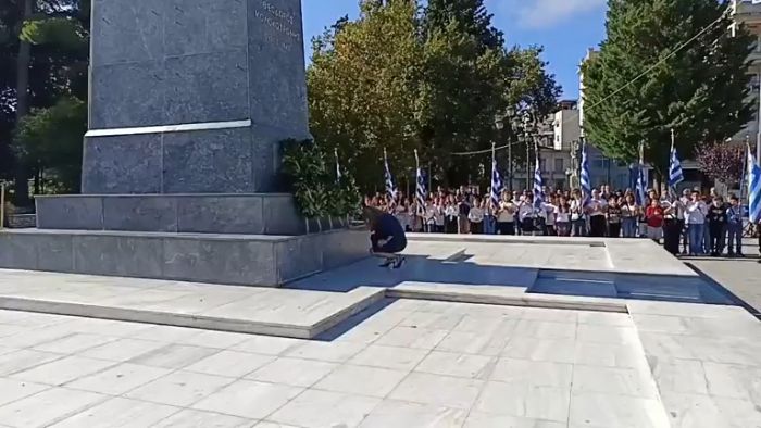 &Mu;&alpha;&rho;ί&alpha; &Kappa;&alpha;&rho;&upsilon;&sigma;&tau;&iota;&alpha;&nu;&omicron;ύ &sigma;&tau;&eta;&nu; &Tau;&rho;ί&pi;&omicron;&lambda;&eta; | &Gamma;&omicron;&nu;ά&tau;&iota;&sigma;&epsilon; &mu;&pi;&rho;&omicron;&sigma;&tau;ά &sigma;&tau;&omicron;&nu; &alpha;&nu;&delta;&rho;&iota;ά&nu;&tau;&alpha; &tau;&omicron;&upsilon; &Theta;&epsilon;ό&delta;&omega;&rho;&omicron;&upsilon; &Kappa;&omicron;&lambda;&omicron;&kappa;&omicron;&tau;&rho;ώ&nu;&eta; (vd)