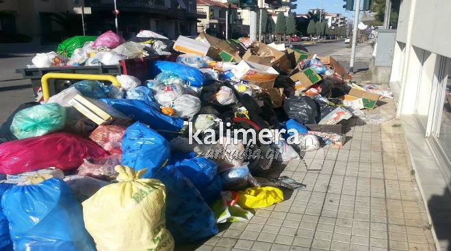 &laquo;&Pi;&nu;ί&gamma;&epsilon;&tau;&alpha;&iota;&raquo; &xi;&alpha;&nu;ά &sigma;&tau;&alpha; &sigma;&kappa;&omicron;&upsilon;&pi;ί&delta;&iota;&alpha; &eta; &Tau;&rho;ί&pi;&omicron;&lambda;&eta; (&epsilon;&iota;&kappa;ό&nu;&epsilon;&sigmaf;)