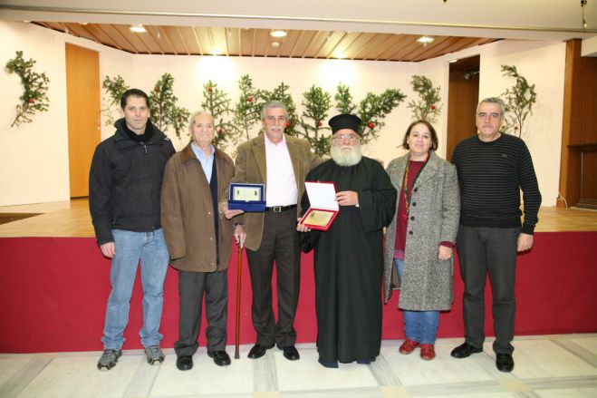 &Tau;&iota;&mu;&eta;&tau;&iota;&kappa;έ&sigmaf; &delta;&iota;&alpha;&kappa;&rho;ί&sigma;&epsilon;&iota;&sigmaf; &kappa;&alpha;&iota; &Chi;&rho;&iota;&sigma;&tau;&omicron;&upsilon;&gamma;&epsilon;&nu;&nu;&iota;ά&tau;&iota;&kappa;&omicron;&iota; ύ&mu;&nu;&omicron;&iota; &alpha;&pi;ό &tau;&omicron; &Phi;&iota;&lambda;&omicron;&tau;&epsilon;&chi;&nu;&iota;&kappa;ό &Sigma;ύ&lambda;&lambda;&omicron;&gamma;&omicron; &Lambda;&epsilon;&beta;&iota;&delta;ί&omicron;&upsilon; (&epsilon;&iota;&kappa;ό&nu;&epsilon;&sigmaf;)