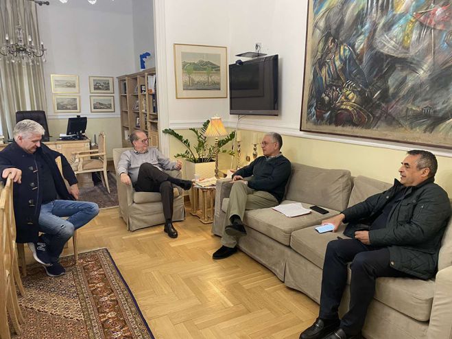 &Sigma;&upsilon;&nu;ά&nu;&tau;&eta;&sigma;&eta; &Nu;ί&kappa;&alpha; - &Tau;&zeta;&iota;&omicron;ύ&mu;&eta; &gamma;&iota;&alpha; &tau;&omicron; &theta;έ&mu;&alpha; &tau;&eta;&sigmaf; &mu;&epsilon;&tau;&alpha;&phi;&omicron;&rho;ά&sigmaf; &sigma;&kappa;&omicron;&upsilon;&pi;&iota;&delta;&iota;ώ&nu; &alpha;&pi;ό &Lambda;&alpha;&kappa;&omega;&nu;ί&alpha; &kappa;&alpha;&iota; &Mu;&epsilon;&sigma;&sigma;&eta;&nu;ί&alpha; &sigma;&tau;&eta;&nu; &Pi;&alpha;&lambda;&alpha;&iota;ό&chi;&omicron;&upsilon;&nu;&eta; - &Alpha;&nu;&tau;ί&theta;&epsilon;&tau;&omicron;&sigmaf; &omicron; &Delta;ή&mu;&alpha;&rho;&chi;&omicron;&sigmaf;, &sigma;&upsilon;&gamma;&kappa;&alpha;&lambda;&epsilon;ί&tau;&alpha;&iota; &Sigma;&upsilon;&mu;&beta;&omicron;ύ&lambda;&iota;&omicron;