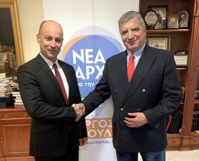 Άφησε τον Τατούλη και πήγε υποψήφιος στον ... Πατούλη ο Μπουλούκος!