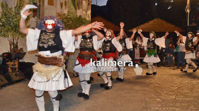 Σε μουσικοχορευτικό αντάμωμα στη Σαντορίνη η «Αρκαδιανή»!