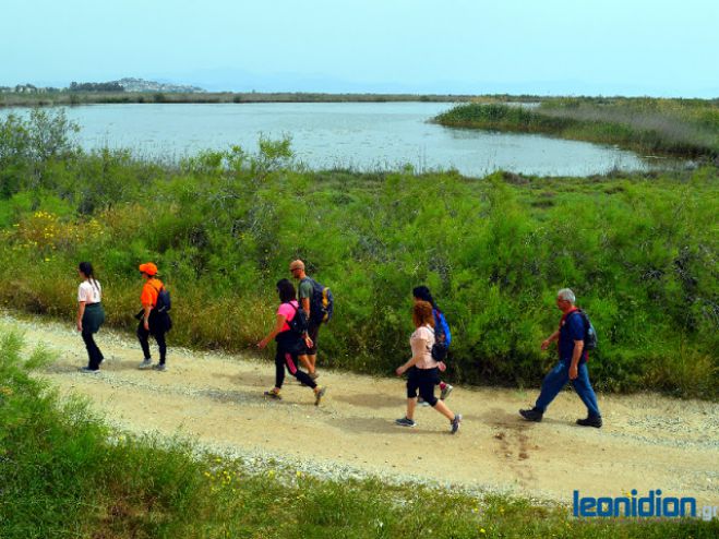 &Omicron;&iota; "&Tau;&sigma;ά&kappa;&omega;&nu;&epsilon;&sigmaf; &Pi;&epsilon;&rho;&iota;&pi;&alpha;&tau;&eta;&tau;έ&sigmaf;" &sigma;&tau;&eta; &lambda;ί&mu;&nu;&eta; &tau;&omicron;&upsilon; &Mu;&omicron;&upsilon;&sigma;&tau;&omicron;ύ (&epsilon;&iota;&kappa;ό&nu;&epsilon;&sigmaf;)
