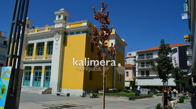 Ξεράθηκε ή το ... ξέραναν το δεντράκι στην Πετρινού;