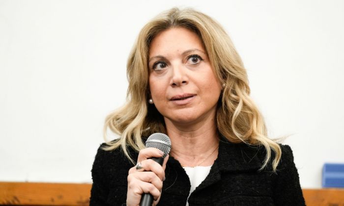 &Mu;&alpha;&rho;ί&alpha; &Kappa;&alpha;&rho;&upsilon;&sigma;&tau;&iota;&alpha;&nu;&omicron;ύ: &laquo;&Omicron; &kappa;ύ&rho;&iota;&omicron;&sigmaf; &Sigma;&tau;&alpha;&mu;ά&tau;&eta;&sigmaf; &mu;&epsilon; &rho;ώ&tau;&eta;&sigma;&epsilon; &omega;&sigmaf; &epsilon;&kappa;&pi;&rho;ό&sigma;&omega;&pi;&omicron;&sigmaf; &tau;&omicron;&upsilon; &Mu;&eta;&tau;&sigma;&omicron;&tau;ά&kappa;&eta;, &tau;&iota; &chi;&rho;&epsilon;&iota;ά&zeta;&omicron;&mu;&alpha;&iota;&raquo;