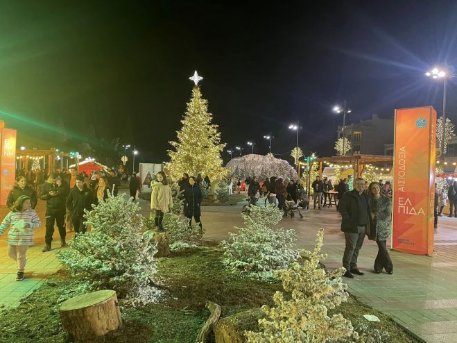 "Πλημμύρισε" από κόσμο το Χριστουγεννιάτικο Χωριό της Τρίπολης!