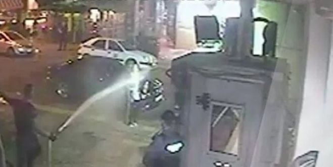 &Sigma;&epsilon; &delta;&iota;&alpha;&theta;&epsilon;&sigma;&iota;&mu;ό&tau;&eta;&tau;&alpha; &omicron; &alpha;&sigma;&tau;&upsilon;&nu;&omicron;&mu;&iota;&kappa;ό&sigmaf; &pi;&omicron;&upsilon; &kappa;&alpha;&tau;έ&beta;&rho;&epsilon;&chi;&epsilon; &mu;&epsilon; &mu;ά&nu;&iota;&kappa;&alpha; &gamma;&upsilon;&nu;&alpha;ί&kappa;&alpha; &Alpha;&mu;&Epsilon;&Alpha; &sigma;&tau;&eta;&nu; &Omicron;&mu;ό&nu;&omicron;&iota;&alpha;