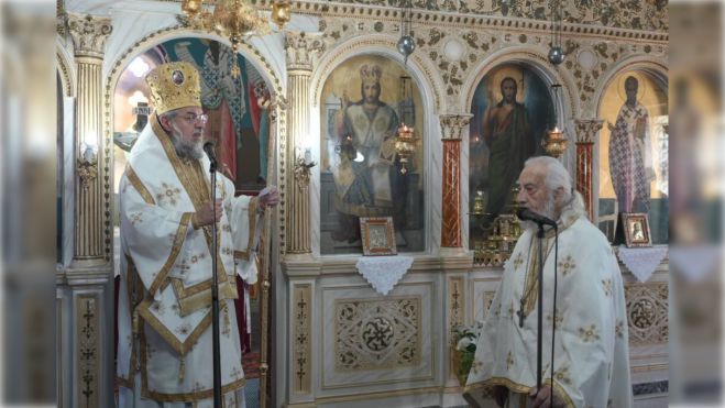 Άνω Κοτύλιο | Ο Μητροπολίτης Νικηφόρος τίμησε τον σεβαστό Εφημέριο π. Σταμάτιο Δούμουρα (εικόνες)