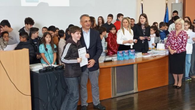 &Tau;&zeta;&iota;&omicron;ύ&mu;&eta;&sigmaf;: &laquo;&Eta; &gamma;&nu;ώ&sigma;&eta; &xi;έ&nu;&omega;&nu; &gamma;&lambda;&omega;&sigma;&sigma;ώ&nu; &alpha;&pi;&omicron;&tau;&epsilon;&lambda;&epsilon;ί έ&nu;&alpha; &alpha;&pi;ό &tau;&alpha; &sigma;&eta;&mu;&alpha;&nu;&tau;&iota;&kappa;ό&tau;&epsilon;&rho;&alpha; &epsilon;&phi;ό&delta;&iota;&alpha; &gamma;&iota;&alpha; &tau;&omicron;&upsilon;&sigmaf; &nu;έ&omicron;&upsilon;&sigmaf; &ndash; &Epsilon;&xi;&alpha;&sigma;&phi;&alpha;&lambda;ί&zeta;&omicron;&upsilon;&mu;&epsilon; &sigma;ύ&gamma;&chi;&rho;&omicron;&nu;&omicron; &delta;&rho;ό&mu;&omicron; &gamma;&iota;&alpha; &tau;&omicron; &Pi;&alpha;&nu;&epsilon;&pi;&iota;&sigma;&tau;ή&mu;&iota;&omicron;&raquo;