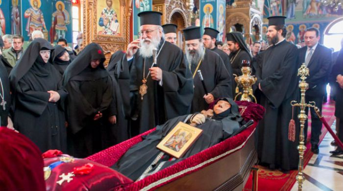&Alpha;&pi;&omicron;&chi;&alpha;&iota;&rho;έ&tau;&eta;&sigma;&alpha;&nu; &tau;&eta; &Mu;&omicron;&nu;&alpha;&chi;ή &Pi;&alpha;&rho;&theta;&epsilon;&nu;ί&alpha; &sigma;&tau;&omicron; &chi;&iota;&omicron;&nu;&iota;&sigma;&mu;έ&nu;&omicron; &Mu;&omicron;&nu;&alpha;&sigma;&tau;ή&rho;&iota; &tau;&eta;&sigmaf; &Mu;&alpha;&lambda;&epsilon;&beta;ή&sigmaf; &hellip; (&epsilon;&iota;&kappa;ό&nu;&epsilon;&sigmaf;)