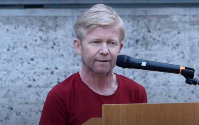 &Xi;ά&nu;&theta;&eta; | Έ&phi;&upsilon;&gamma;&epsilon; &alpha;&pi;ό &tau;&eta; &zeta;&omega;ή &omicron; &Pi;&omicron;&mu;ά&kappa;&omicron;&sigmaf; &delta;&eta;&mu;&omicron;&sigma;&iota;&omicron;&gamma;&rho;ά&phi;&omicron;&sigmaf; &Sigma;&epsilon;&mu;&pi;&alpha;ϊ&delta;ή&nu; &Kappa;&alpha;&rho;&alpha;&chi;ό&tau;&zeta;&alpha;