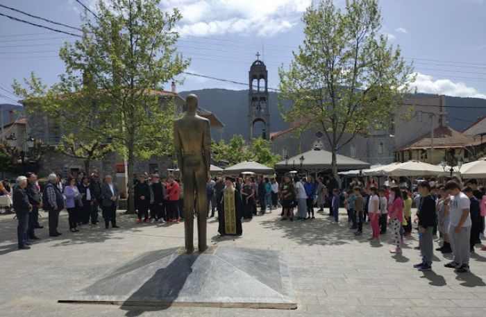 &Mu;έ&Rho;&Alpha;25: &Mu;ά&theta;&iota;&omicron;&sigmaf; &Pi;ό&tau;&alpha;&gamma;&alpha;&sigmaf;: &Tau;&alpha; &sigma;ύ&mu;&beta;&omicron;&lambda;&alpha; &delta;&epsilon;&nu; &mu;&epsilon;&tau;&alpha;&kappa;&iota;&nu;&omicron;ύ&nu;&tau;&alpha;&iota;, &eta; &iota;&sigma;&tau;&omicron;&rho;&iota;&kappa;ή &mu;&nu;ή&mu;&eta; &delta;&epsilon;&nu; &sigma;&tau;&rho;&epsilon;&beta;&lambda;ώ&nu;&epsilon;&tau;&alpha;&iota;, &omicron;&iota; &iota;&delta;έ&epsilon;&sigmaf; &mu;έ&nu;&omicron;&upsilon;&nu; ό&rho;&theta;&iota;&epsilon;&sigmaf;