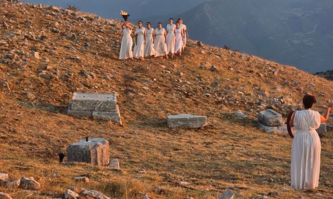 Δέος και συγκίνηση στην τελετή αφής της φλόγας στο Λύκαιο Όρος (εικόνες - βίντεο)