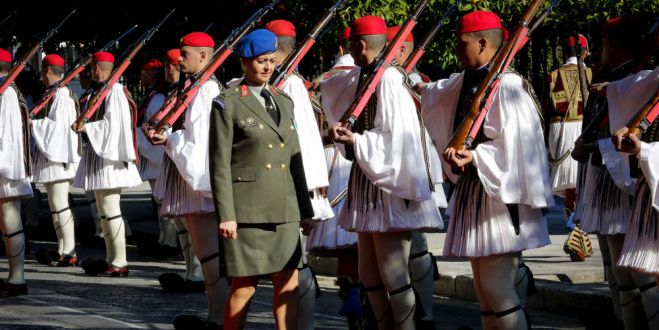 &Mu;ί&alpha; &gamma;&upsilon;&nu;&alpha;ί&kappa;&alpha; &alpha;&pi;ό &tau;&eta;&nu; &Alpha;&rho;&kappa;&alpha;&delta;ί&alpha; &epsilon;&pi;&iota;&theta;&epsilon;ώ&rho;&eta;&sigma;&epsilon; &tau;&omicron;&upsilon;&sigmaf; &tau;&sigma;&omicron;&lambda;&iota;ά&delta;&epsilon;&sigmaf; &tau;&eta;&sigmaf; &Pi;&rho;&omicron;&epsilon;&delta;&rho;&iota;&kappa;ή&sigmaf; &phi;&rho;&omicron;&upsilon;&rho;ά&sigmaf; ... &lambda;ί&gamma;&omicron; &pi;&rho;&iota;&nu; &phi;&tau;ά&sigma;&epsilon;&iota; &omicron; &Epsilon;&rho;&nu;&tau;&omicron;&gamma;ά&nu;!