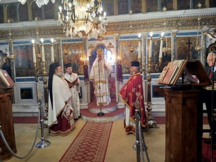 &Eta; &Mu;&eta;&tau;&rho;ό&pi;&omicron;&lambda;&eta; &Mu;&alpha;&nu;&tau;&iota;&nu;&epsilon;ί&alpha;&sigmaf; &kappa;&alpha;&iota; &Kappa;&upsilon;&nu;&omicron;&upsilon;&rho;ί&alpha;&sigmaf; &gamma;&iota;&alpha; &tau;&omicron;&nu; &epsilon;&omicron;&rho;&tau;&alpha;&sigma;&mu;ό &tau;&eta;&sigmaf; 205&eta;&sigmaf; &Epsilon;&pi;&epsilon;&tau;&epsilon;ί&omicron;&upsilon; &sigma;&tau;&omicron; &Chi;&rho;&upsilon;&sigma;&omicron;&beta;ί&tau;&sigma;&iota;